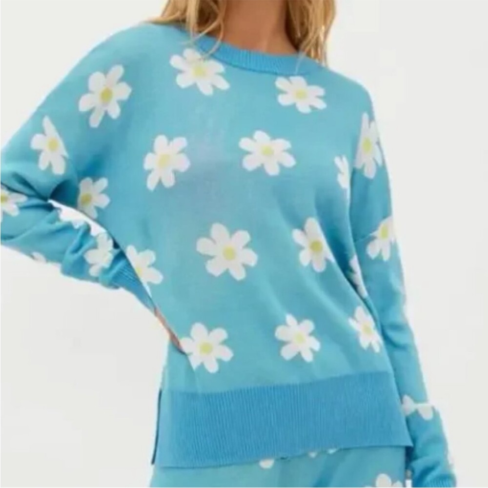 Beach Riot Callie Spring Daisy Blue Sweater & Matching Shorts